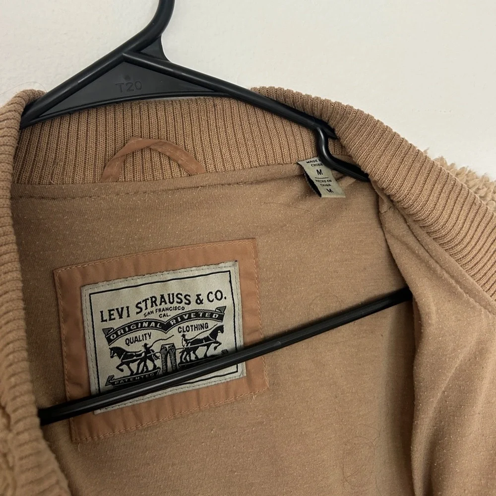 Levi’s Teddy Cozy Jacket - Picture 6 of 6